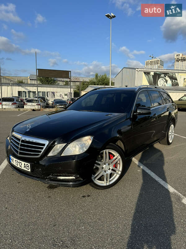 Універсал Mercedes-Benz E-Class 2012 в Києві