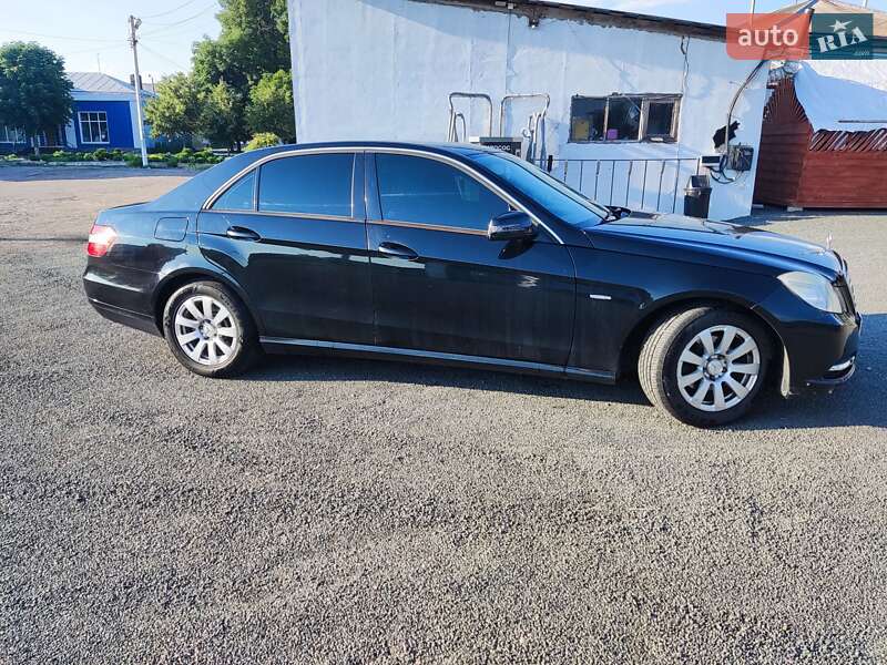 Седан Mercedes-Benz E-Class 2011 в Житомире