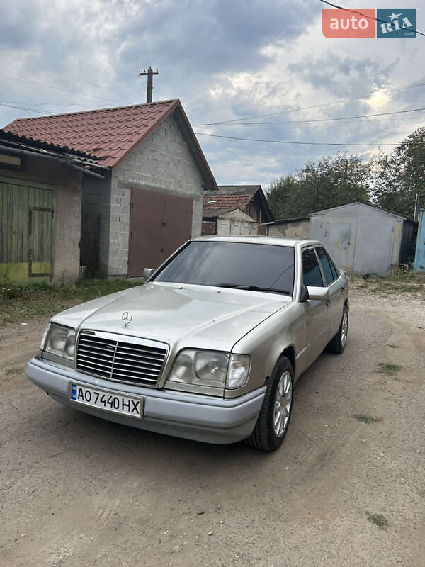 Седан Mercedes-Benz E-Class 1995 в Иршаве фото 3 Седан Mercedes-Benz E-Class 1995 в Иршаве