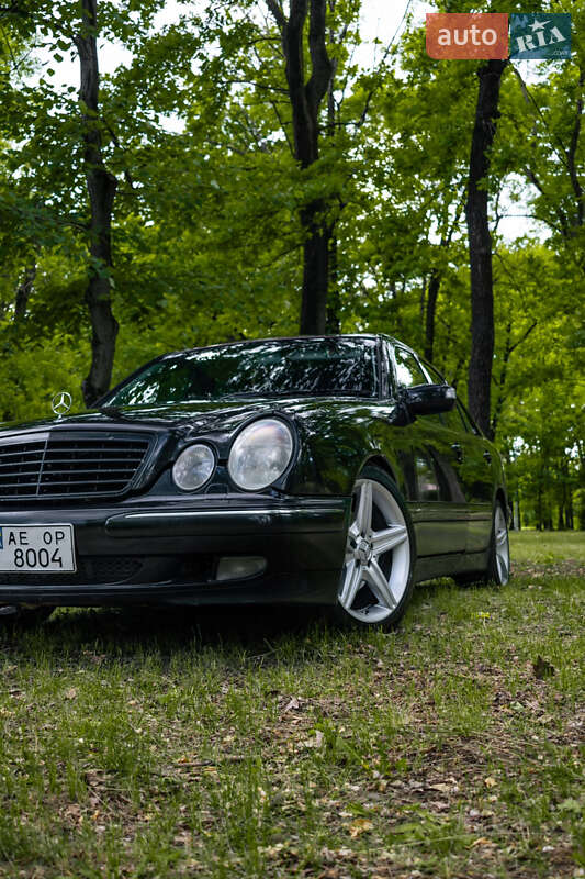 Седан Mercedes-Benz E-Class 2001 в 