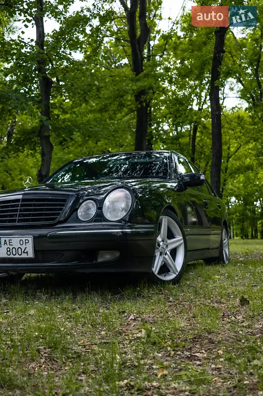 Седан Mercedes-Benz E-Class 2001 в 