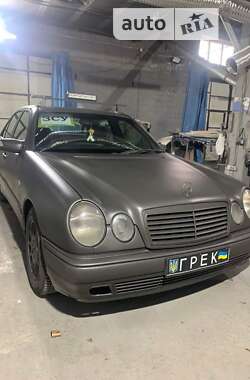 Седан Mercedes-Benz E-Class 1997 в Чернівцях