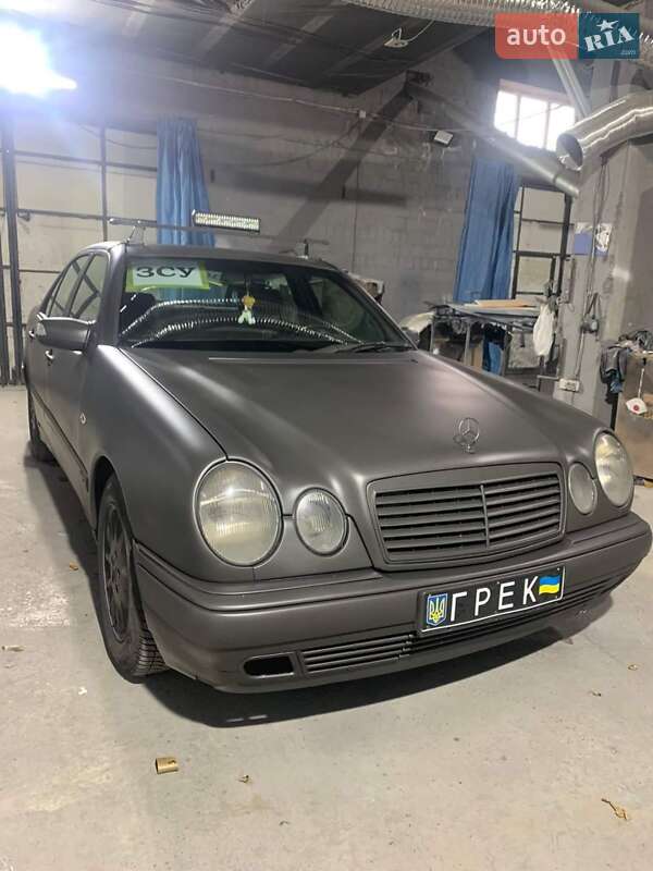 Седан Mercedes-Benz E-Class 1997 в Чернівцях