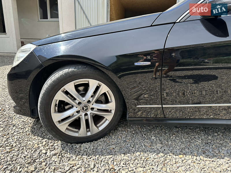 Седан Mercedes-Benz E-Class 2011 в Тячеві