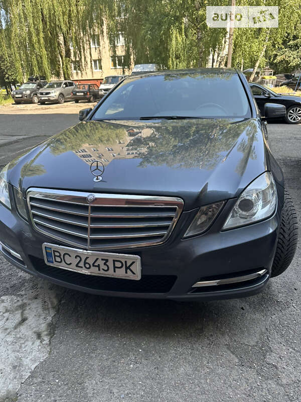 Седан Mercedes-Benz E-Class 2012 в Львові