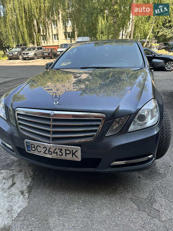 Седан Mercedes-Benz E-Class 2012 в Львові