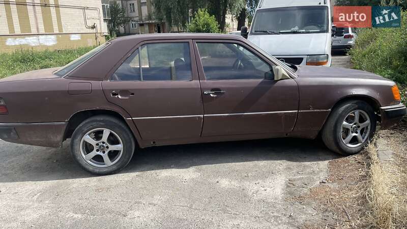 Седан Mercedes-Benz E-Class 1992 в Броварах