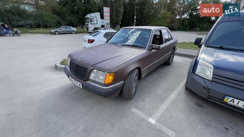 Седан Mercedes-Benz E-Class 1992 в Броварах