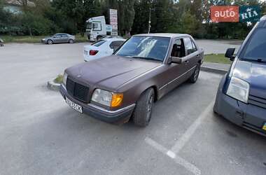 Седан Mercedes-Benz E-Class 1992 в 