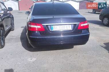 Седан Mercedes-Benz E-Class 2010 в Хмельницком