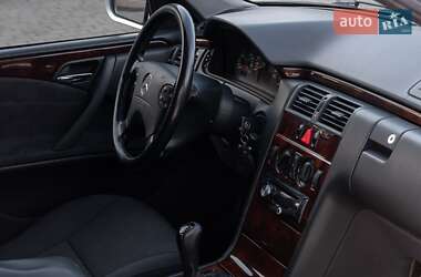 Седан Mercedes-Benz E-Class 2000 в 
