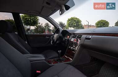Седан Mercedes-Benz E-Class 2000 в 