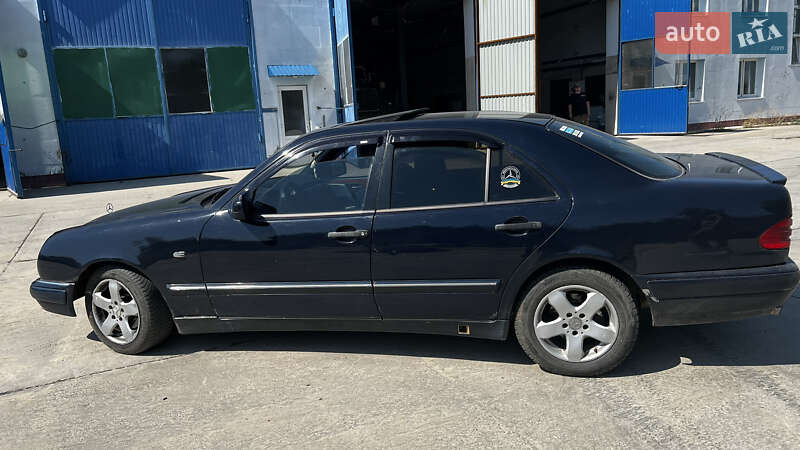 Седан Mercedes-Benz E-Class 1998 в Киеве