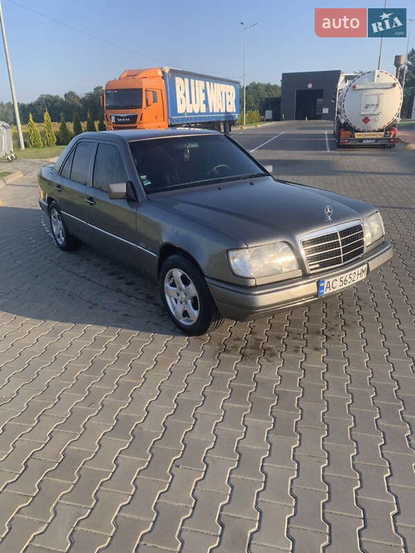 Седан Mercedes-Benz E-Class 1994 в Рожище