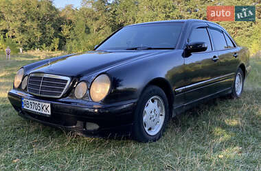 Седан Mercedes-Benz E-Class 2001 в 