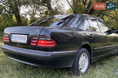 Седан Mercedes-Benz E-Class 2001 в 
