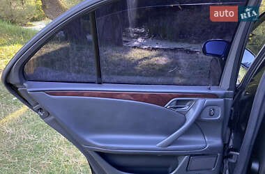 Седан Mercedes-Benz E-Class 2001 в 