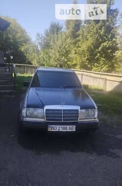 Седан Mercedes-Benz E-Class 1988 в Чернівцях