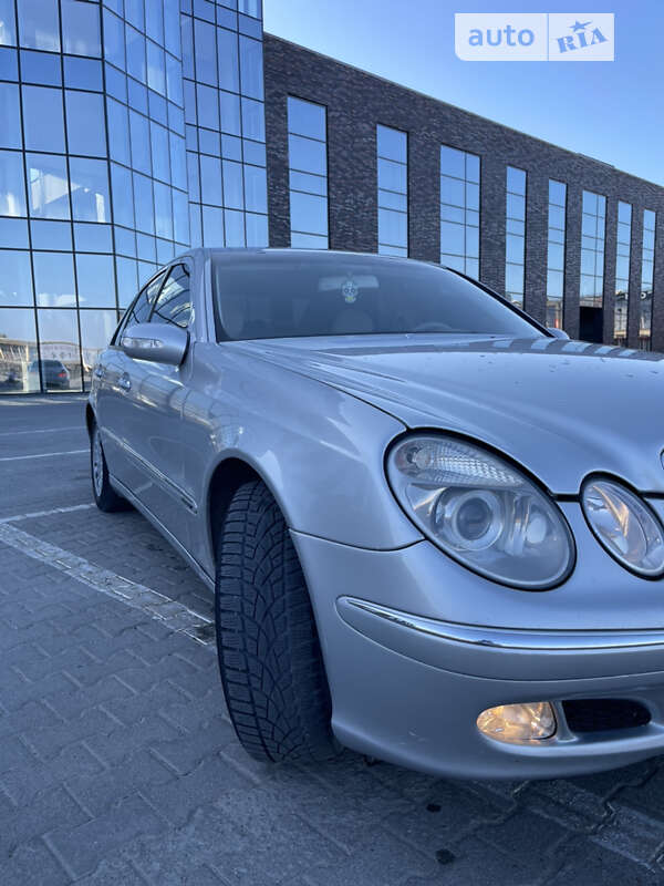 Седан Mercedes-Benz E-Class 2002 в Черновцах