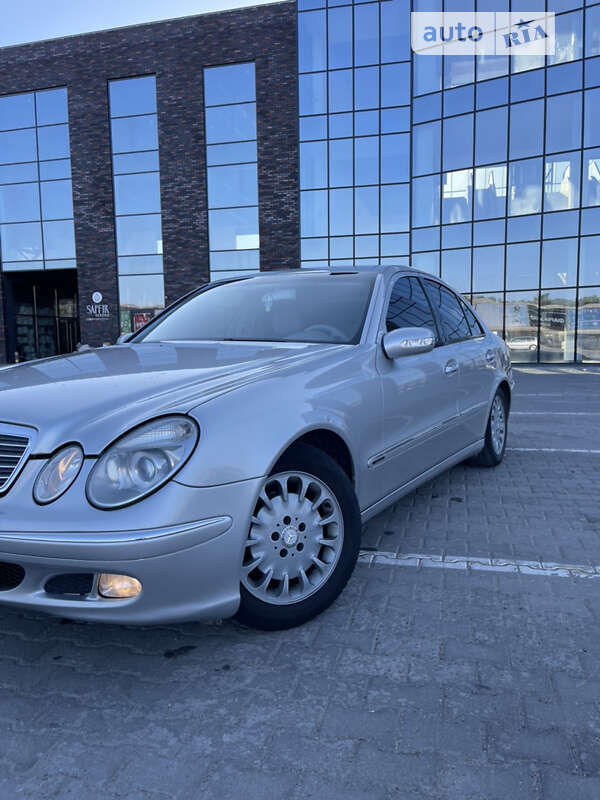 Седан Mercedes-Benz E-Class 2002 в Черновцах