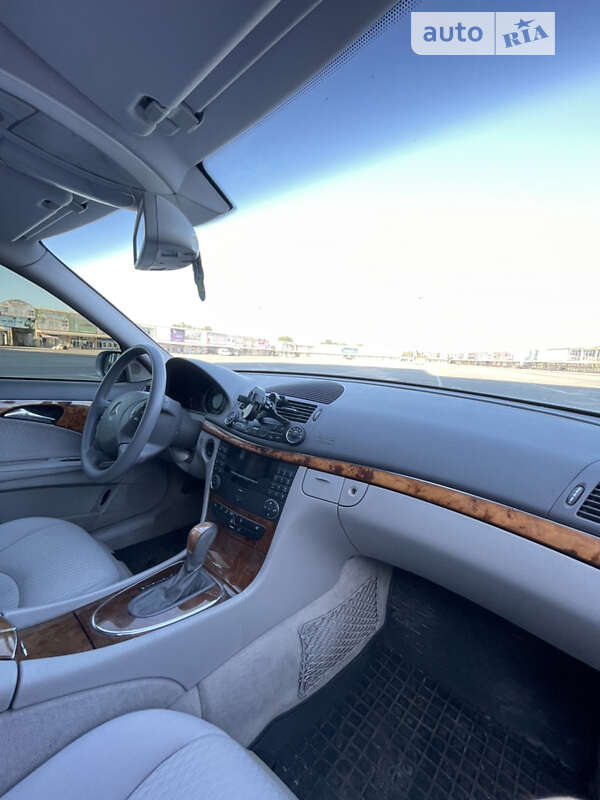 Седан Mercedes-Benz E-Class 2002 в Черновцах