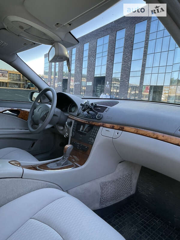 Седан Mercedes-Benz E-Class 2002 в Черновцах