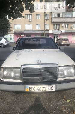 Седан Mercedes-Benz E-Class 1991 в Гнівані