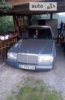 Седан Mercedes-Benz E-Class 1992 в Львове