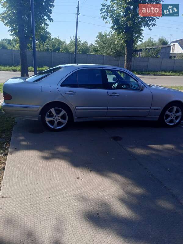 Седан Mercedes-Benz E-Class 2001 в Харькове