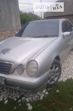 Седан Mercedes-Benz E-Class 2001 в Бучаче