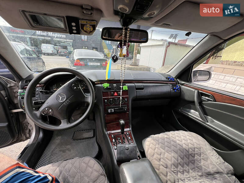 Седан Mercedes-Benz E-Class 2000 в Радехові