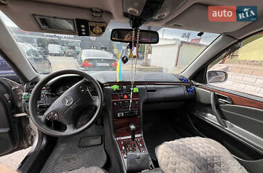 Седан Mercedes-Benz E-Class 2000 в Радехове