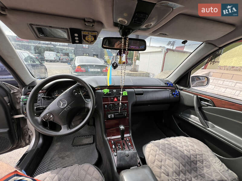 Седан Mercedes-Benz E-Class 2000 в Радехові