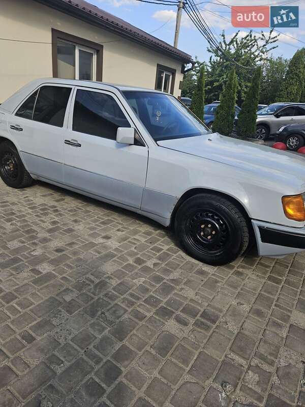 Седан Mercedes-Benz E-Class 1990 в Харькове