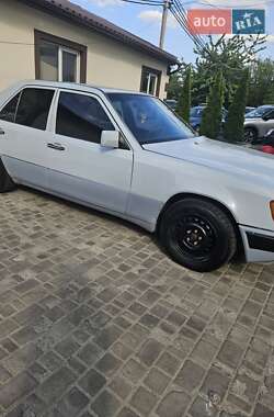 Седан Mercedes-Benz E-Class 1990 в 