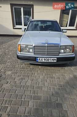 Седан Mercedes-Benz E-Class 1990 в 