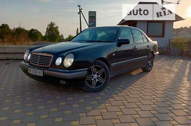 Седан Mercedes-Benz E-Class 1996 в Сарнах