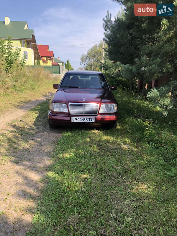 Седан Mercedes-Benz E-Class 1995 в Старом Самборе