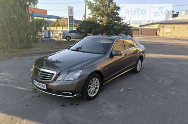 Седан Mercedes-Benz E-Class 2010 в Казатине