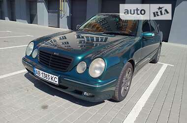 Седан Mercedes-Benz E-Class 2001 в Виннице