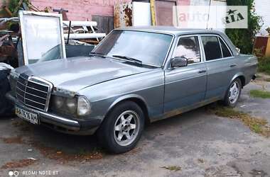 Седан Mercedes-Benz E-Class 1980 в Бучі