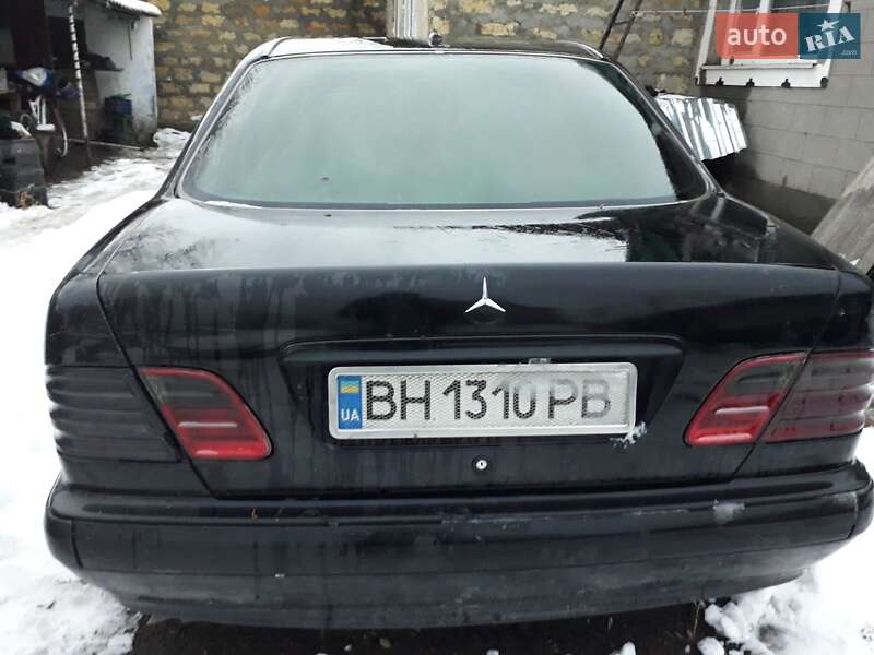 Седан Mercedes-Benz E-Class 2001 в Сарате