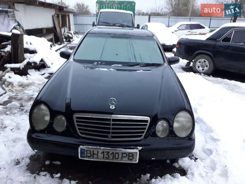 Седан Mercedes-Benz E-Class 2001 в Сарате