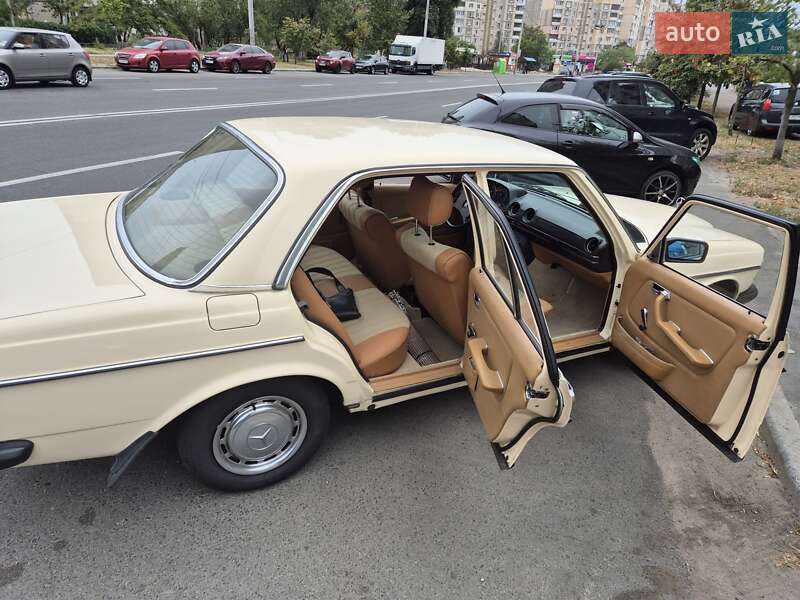 Седан Mercedes-Benz E-Class 1981 в Киеве