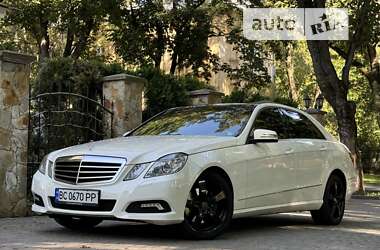 Седан Mercedes-Benz E-Class 2010 в Львове