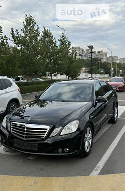 Седан Mercedes-Benz E-Class 2010 в Дніпрі