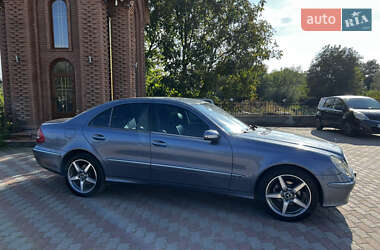 Седан Mercedes-Benz E-Class 2004 в Чернівцях