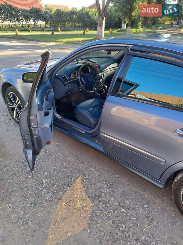 Седан Mercedes-Benz E-Class 2003 в Виноградове