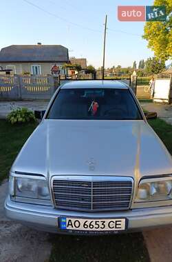 Седан Mercedes-Benz E-Class 1992 в Черновцах
