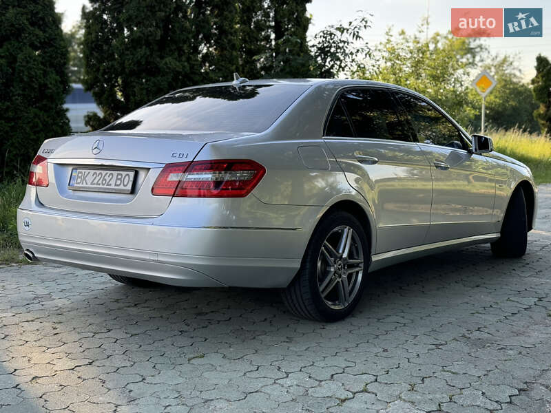 Седан Mercedes-Benz E-Class 2011 в Запорожье